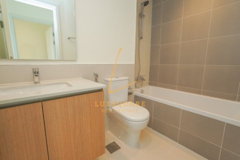 Снять в аренду виллу в EMAAR South, Dubai South (Dubai World Central), Дубай: 3 спальни, 141м², № 77594 - фото 18