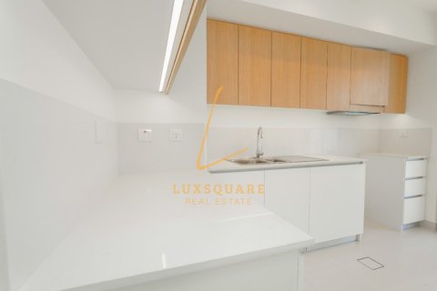 Снять в аренду виллу в EMAAR South, Dubai South (Dubai World Central), Дубай: 3 спальни, 141м², № 77594 - фото 4