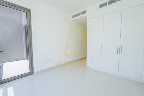 Снять в аренду виллу в EMAAR South, Dubai South (Dubai World Central), Дубай: 3 спальни, 141м², № 77594 - фото 10