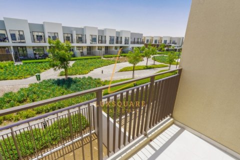 Снять в аренду виллу в EMAAR South, Dubai South (Dubai World Central), Дубай: 3 спальни, 141м², № 77594 - фото 20