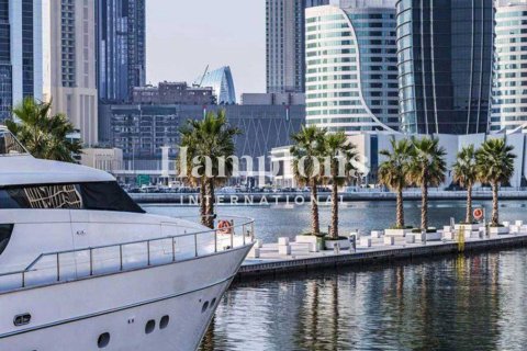 Apartment in Dubai Harbour, Dubai 2 bedrooms, 120.86680300 sq.m. № 77588 - photo 1