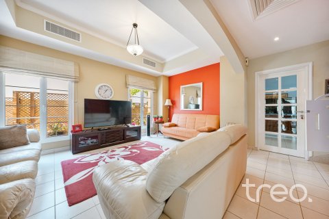 Villa in Meadows 1, Meadows, Dubai 4 bedrooms, 352.2 sq.m. № 134684 - photo 17