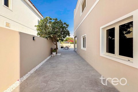 Villa en The Villa, Dubai, 5 dormitorios, 342.63 m², № 134674 - foto 5