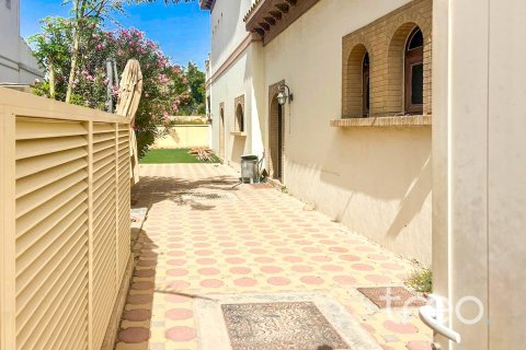 Villa in The Villa, Dubai 5 bedrooms, 474.27 sq.m. № 134679 - photo 4