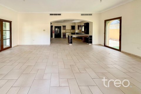 Villa in The Villa, Dubai 5 bedrooms, 474.27 sq.m. № 134679 - photo 11