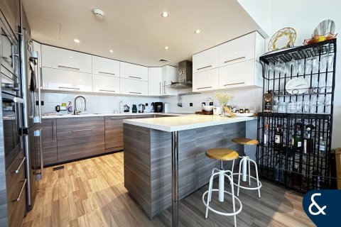 Купить квартиру в Джумейра Лейк Тауэрс, Дубай: 3 спальни, 163м², № 75421 - фото 2