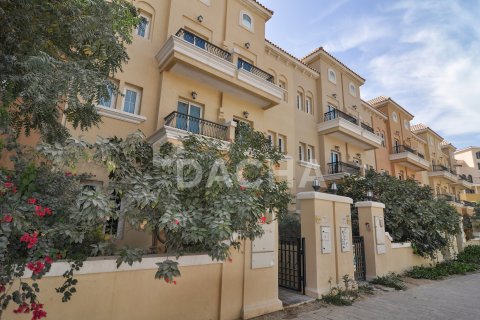 Villa in District 11, Jumeirah Village Circle, Dubai 3 bedrooms, 135 sq.m. № 109701