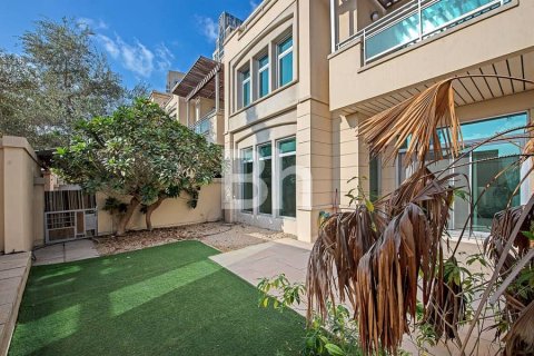 Villa in Dubai Marina, Dubai 3 bedrooms, 408 sq.m. № 25081 - photo 16