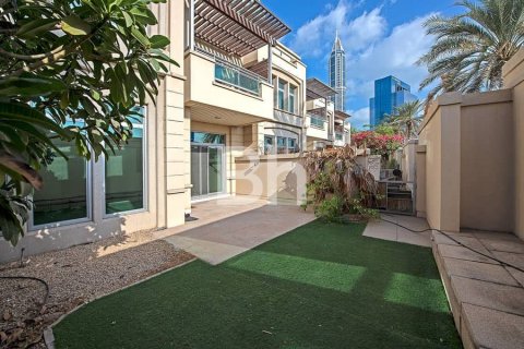 Villa in Dubai Marina, Dubai 3 bedrooms, 408 sq.m. № 25081 - photo 19