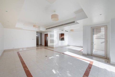 Villa in Dubai Marina, Dubai 3 bedrooms, 408 sq.m. № 25081 - photo 18