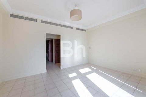 Villa in Dubai Marina, Dubai 3 bedrooms, 408 sq.m. № 25081 - photo 7