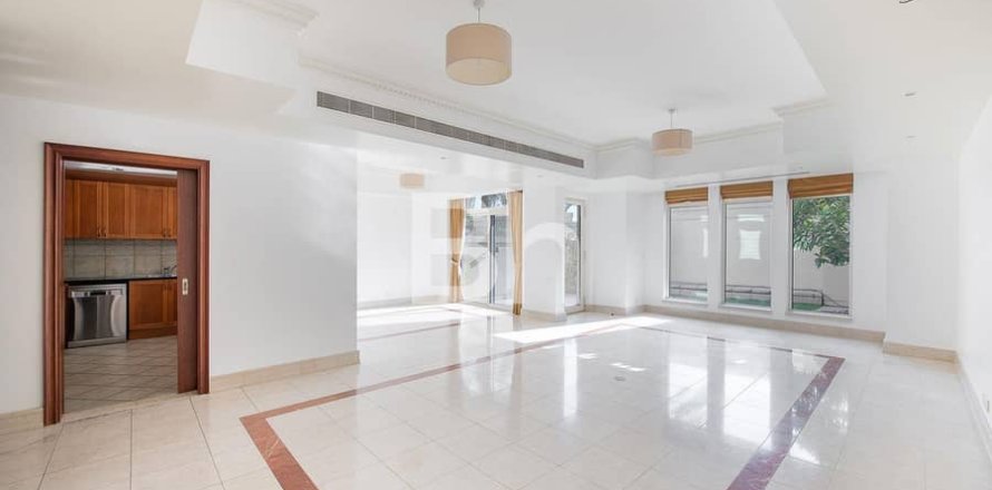 Villa in Dubai Marina, Dubai 3 bedrooms, 408 sq.m. № 25081