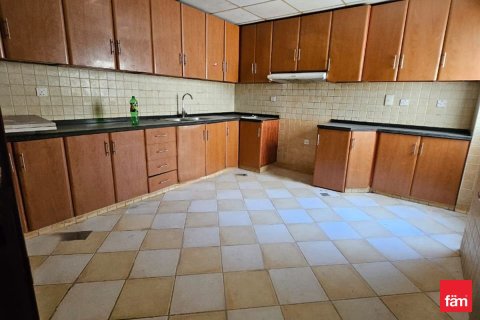 Снять в аренду виллу в Deira, Дубай: 3 спальни, 233.1м², № 70666 - фото 3