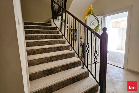 Снять в аренду виллу в Deira, Дубай: 3 спальни, 233.1м², № 70666 - фото 16