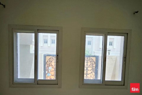 Снять в аренду виллу в Deira, Дубай: 3 спальни, 233.1м², № 70666 - фото 13