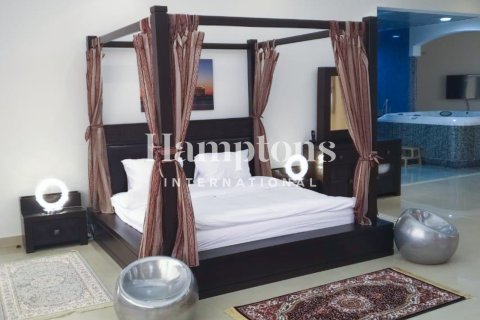 Villa in Emirates Hills, Dubai 7 bedrooms, 1723.71947491 sq.m. № 100544 - photo 11