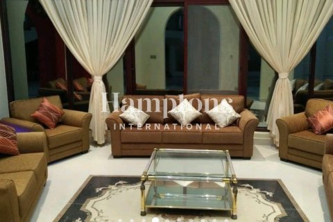 Villa in Emirates Hills, Dubai 7 bedrooms, 1723.71947491 sq.m. № 100544 - photo 28