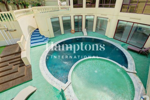 Villa in Emirates Hills, Dubai 7 bedrooms, 1723.71947491 sq.m. № 100544 - photo 18