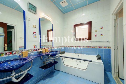 Villa in Emirates Hills, Dubai 7 bedrooms, 1723.71947491 sq.m. № 100544 - photo 23