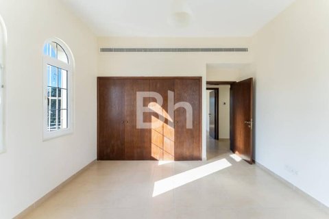 Снять в аренду виллу в Арабиан Ранчес, Дубай: 3 спальни, 351м², № 22220 - фото 19