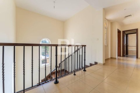 Снять в аренду виллу в Арабиан Ранчес, Дубай: 3 спальни, 351м², № 22220 - фото 10