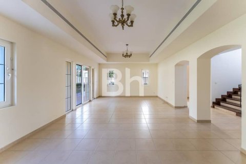 Снять в аренду виллу в Арабиан Ранчес, Дубай: 3 спальни, 351м², № 22220 - фото 3
