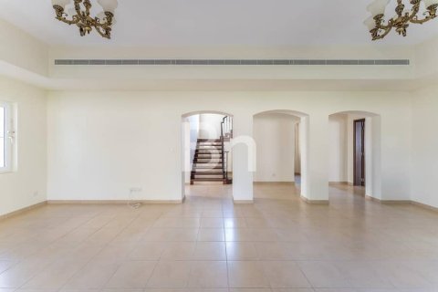 Снять в аренду виллу в Арабиан Ранчес, Дубай: 3 спальни, 351м², № 22220 - фото 5