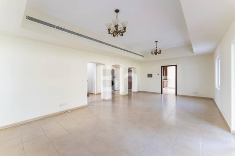 Снять в аренду виллу в Арабиан Ранчес, Дубай: 3 спальни, 351м², № 22220 - фото 4