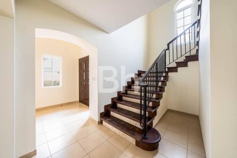 Снять в аренду виллу в Арабиан Ранчес, Дубай: 3 спальни, 351м², № 22220 - фото 2