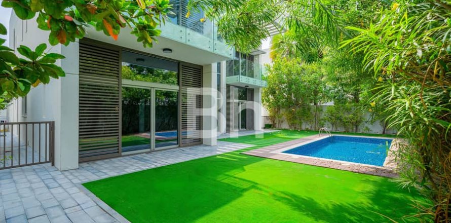 Вилла в Мохаммед Бин Рашид Сити, Дубай, 4 спальни, 725м², № 22223