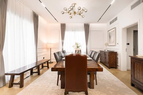 Villa in Falcon City of Wonders, Dubai 5 bedrooms, 619 sq.m. № 22222 - photo 5