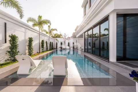 Villa in Falcon City of Wonders, Dubai 5 bedrooms, 619 sq.m. № 22222 - photo 29