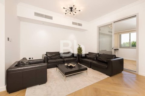 Villa in Falcon City of Wonders, Dubai 5 bedrooms, 619 sq.m. № 22222 - photo 20
