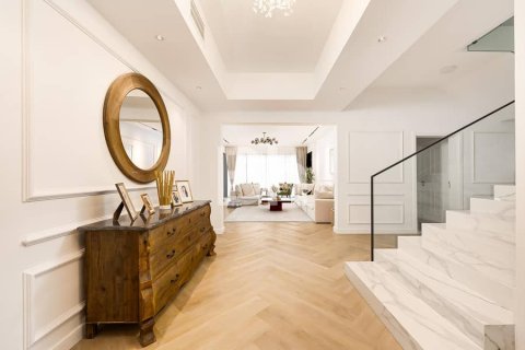 Villa in Falcon City of Wonders, Dubai 5 bedrooms, 619 sq.m. № 22222 - photo 2