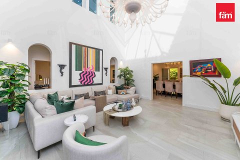Villa en Dubai, 5 dormitorios, 1112.3 m², № 69679 - foto 1