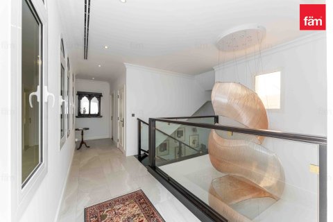 Villa en Dubai, 5 dormitorios, 1112.3 m², № 69679 - foto 18