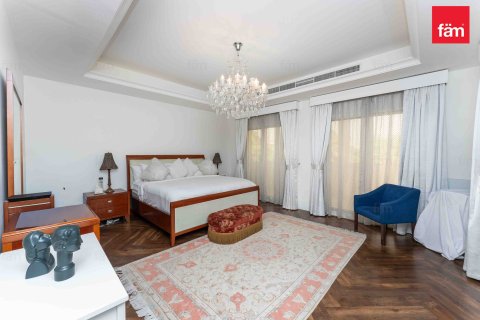Villa en Dubai, 5 dormitorios, 1112.3 m², № 69679 - foto 19