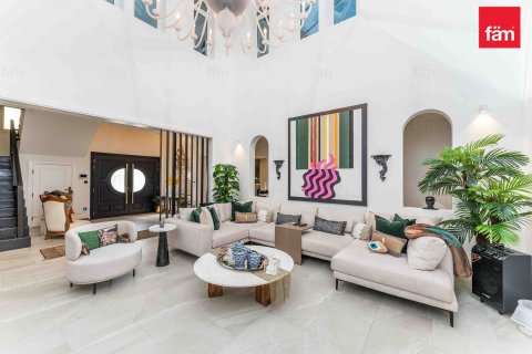 Villa en Dubai, 5 dormitorios, 1112.3 m², № 69679 - foto 2