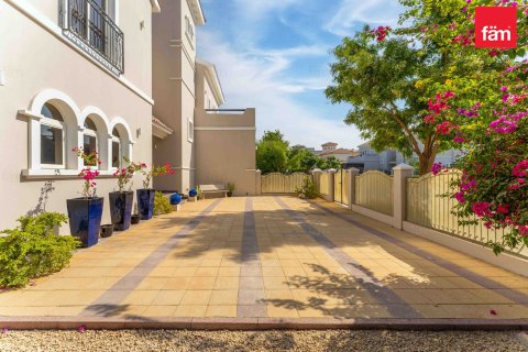 Villa en Dubai, 5 dormitorios, 1112.3 m², № 69679 - foto 15