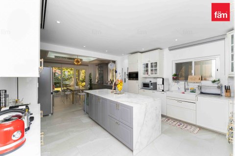 Villa en Dubai, 5 dormitorios, 1112.3 m², № 69679 - foto 7