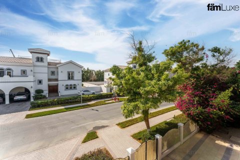 Villa à Dubai, 5 chambres, 1112.3 m², № 69679