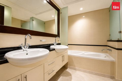Apartment in The Views, Dubai 2 bedrooms, 131.5 sq.m. № 141787 - photo 18