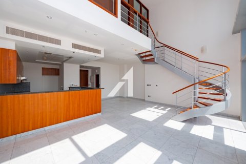 Appartement à Central Park Tower, DIFC, Dubai, 2 chambres, 150.6 m², № 77993 - photo 1