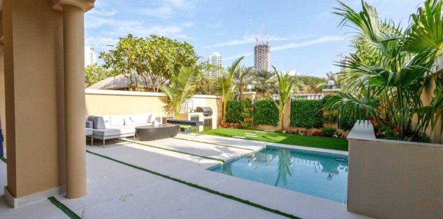 Villa en Dubai, 3 dormitorios, 247.4 m², № 83421
