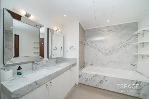 Apartment in Dubai Marina, Dubai 2 bedrooms, 125 sq.m. № 122892 - photo 16