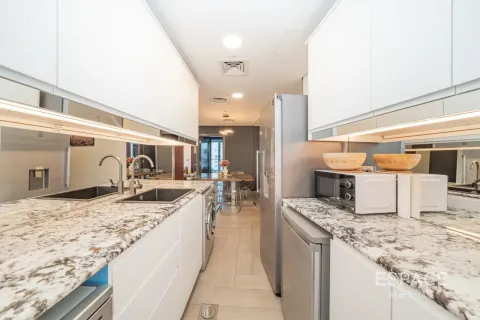 Apartment in Dubai Marina, Dubai 3 bedrooms, 162 sq.m. № 122896 - photo 17