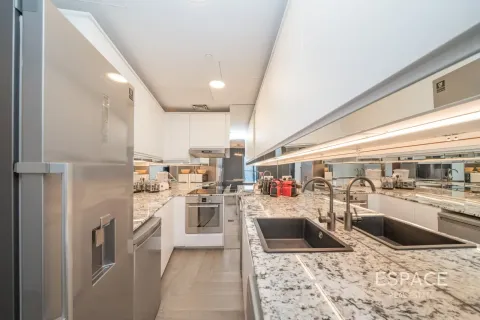 Apartment in Dubai Marina, Dubai 3 bedrooms, 162 sq.m. № 122896 - photo 16