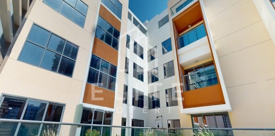 Здание в Джумейра Вилладж Серкл, Дубай, 9403м², № 38964