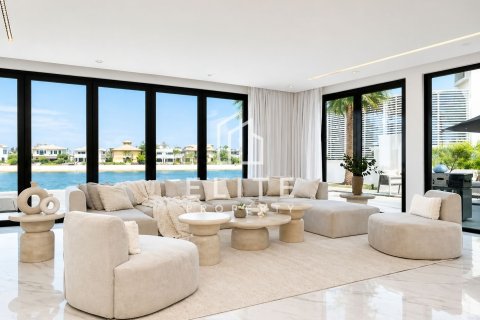 Villa in Palm Jumeirah, Dubai 5 bedrooms, 622 sq.m. № 121474 - photo 2