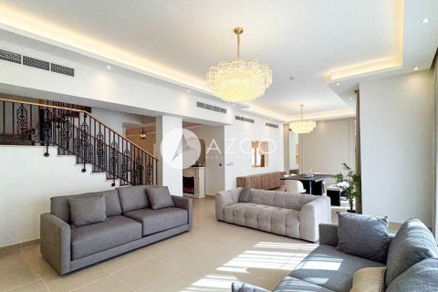 Villa en Dubai, 4 dormitorios, 468.7 m², № 37818 - foto 1